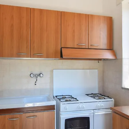 2 Bedroom Amazing In Sellia Marina